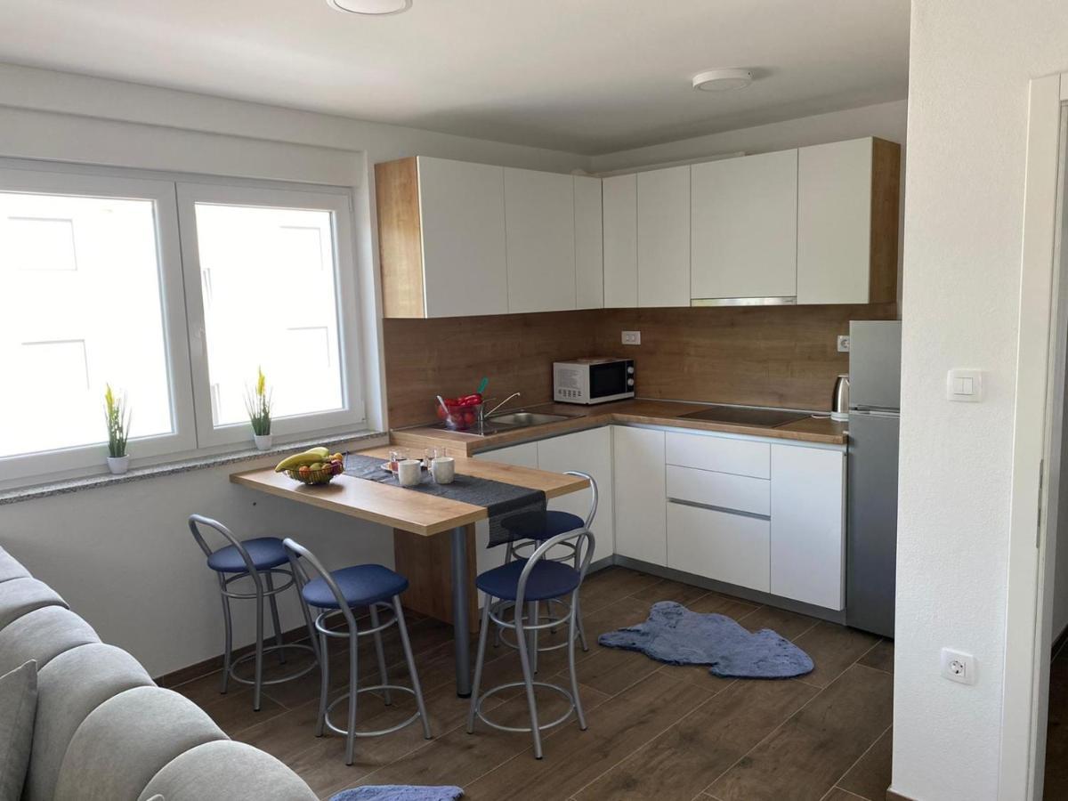 Apartmani Grgic On The Adress Branka Fucica 96 Malinska Exterior foto