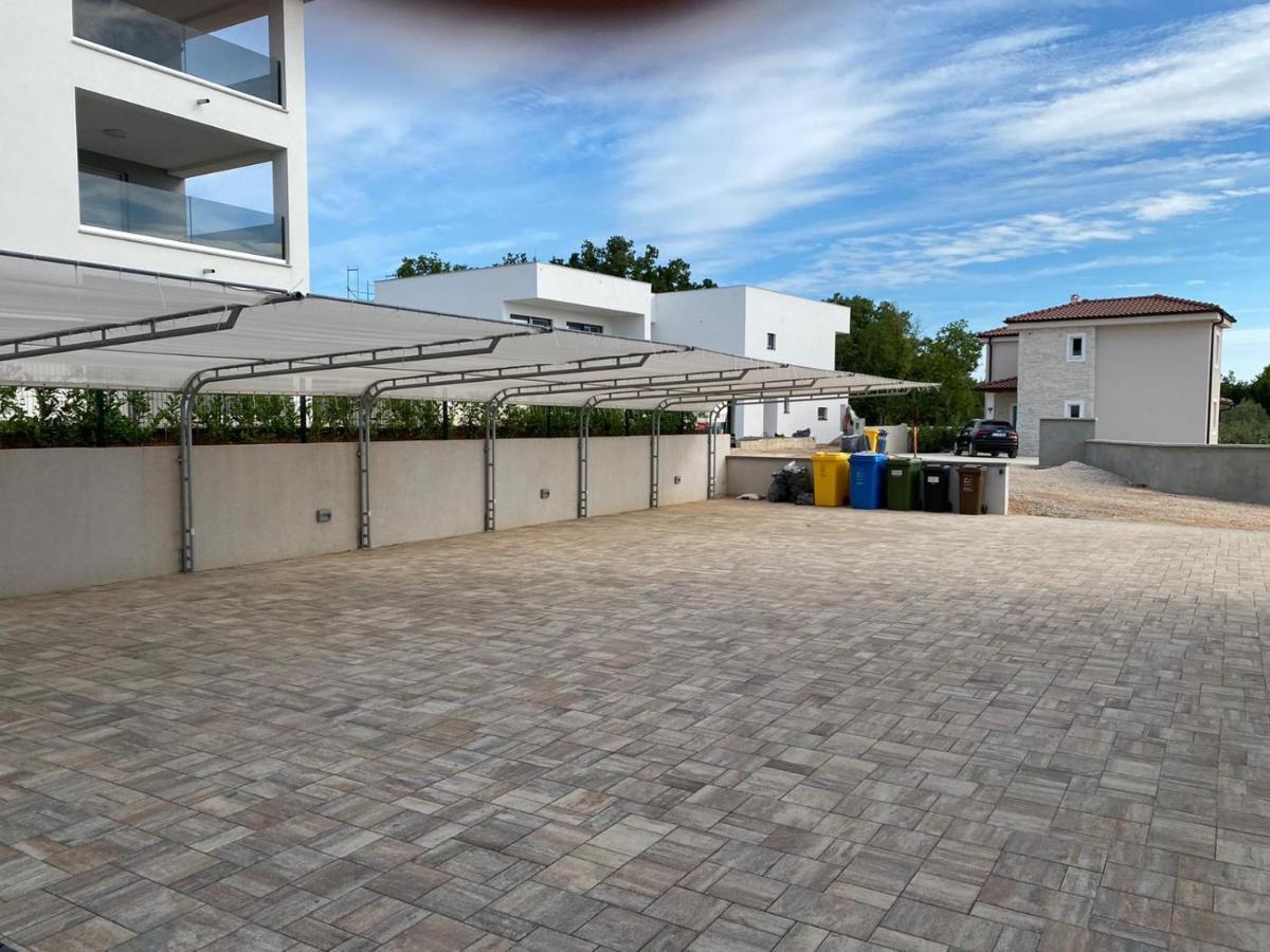 Apartmani Grgic On The Adress Branka Fucica 96 Malinska Exterior foto