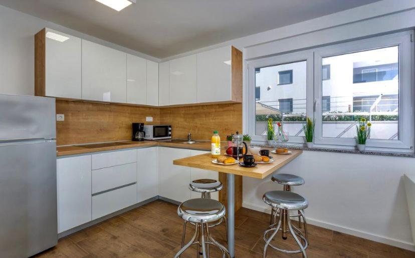 Apartmani Grgic On The Adress Branka Fucica 96 Malinska Exterior foto