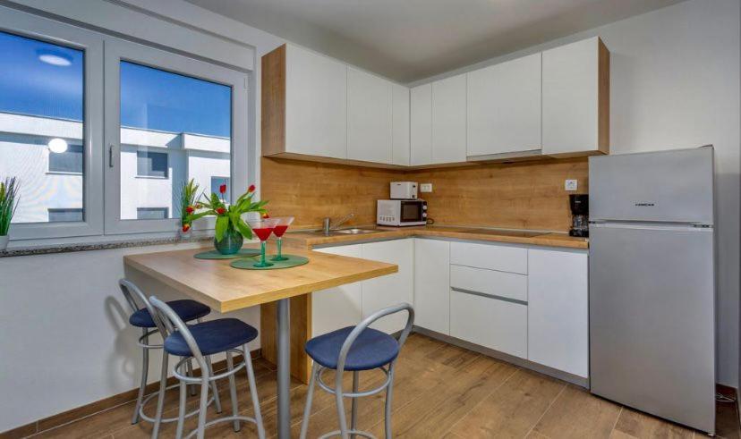 Apartmani Grgic On The Adress Branka Fucica 96 Malinska Exterior foto