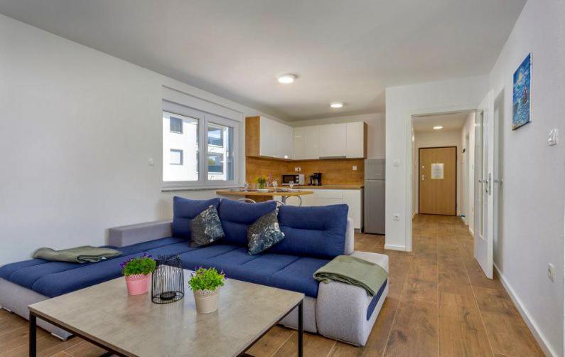 Apartmani Grgic On The Adress Branka Fucica 96 Malinska Exterior foto