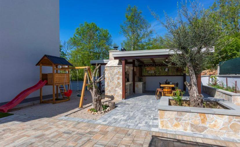 Apartmani Grgic On The Adress Branka Fucica 96 Malinska Exterior foto